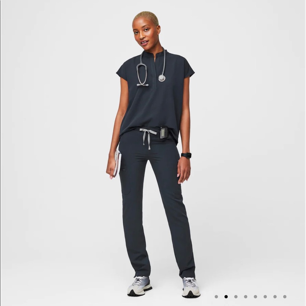 FIGS SCRUBS IN DARK HARBOR